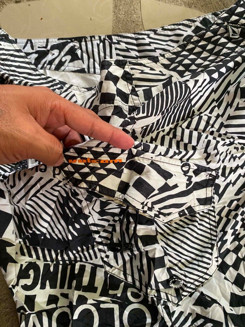 Volcom black and white geometric board shorts (Category: Shorts) located in Borongan. Submitted by thrift-real2.0 (Listing ID 1459911486, Image 3). Description: volcom black and white geometric board shorts excellent condition waist: 34 length: 21.5 color rate:9.5/10 no issue 550 plus sf.