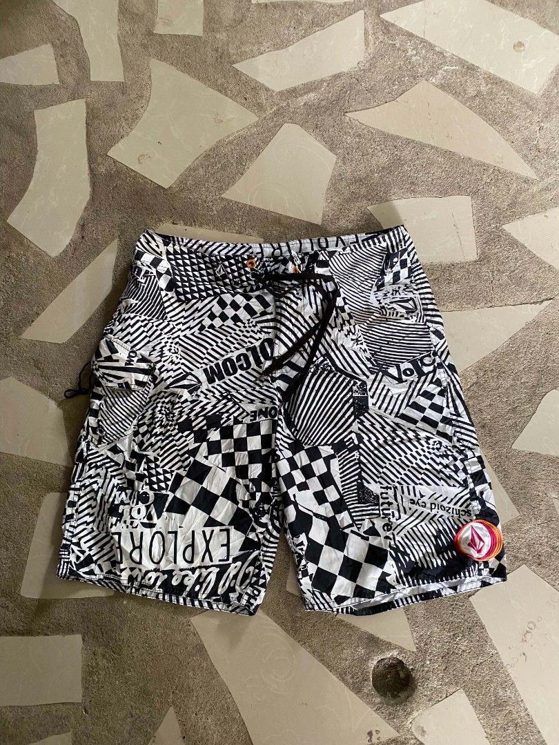 Volcom black and white geometric board shorts (Category: Shorts) located in Borongan. Submitted by thrift-real2.0 (Listing ID 1459911486, Image 1). Description: volcom black and white geometric board shorts excellent condition waist: 34 length: 21.5 color rate:9.5/10 no issue 550 plus sf.
