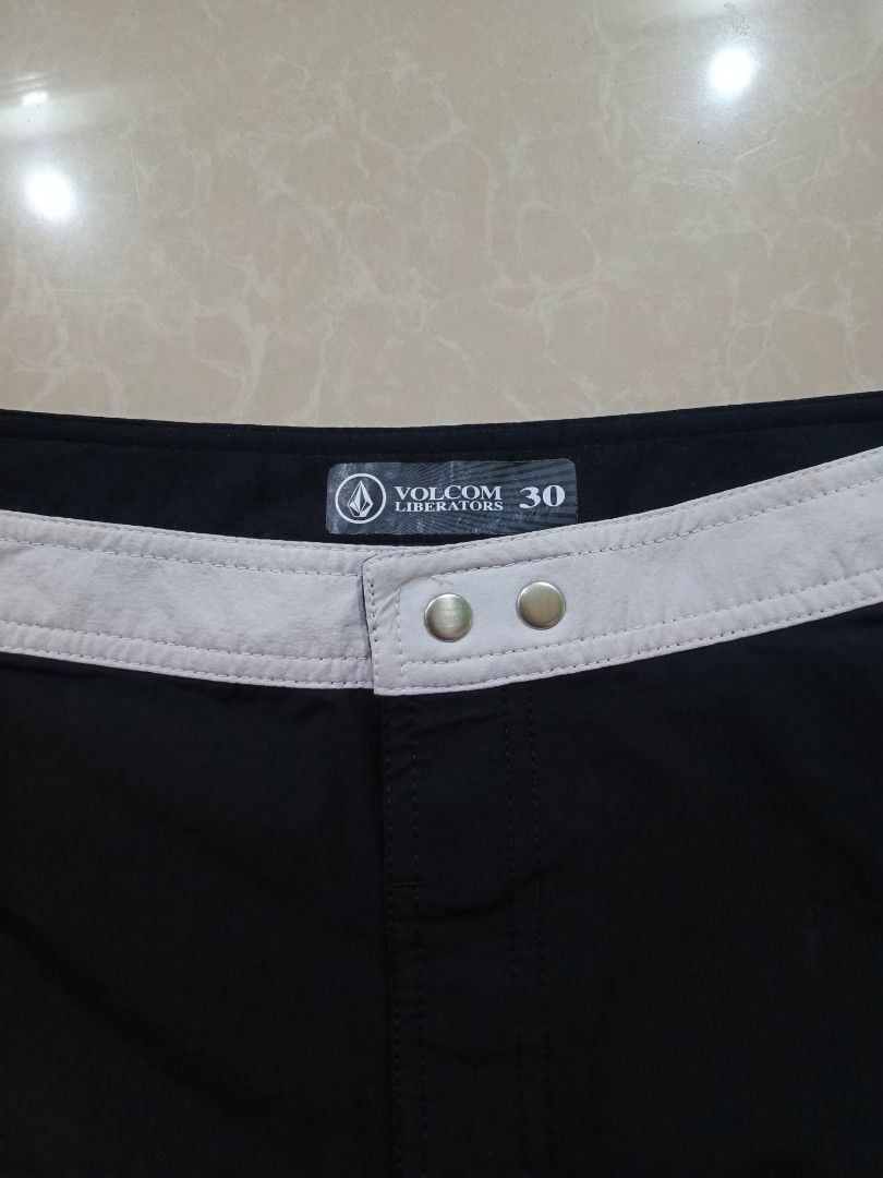 Volcom Liberators Board Shorts Size 30 (Category: Swim Trunks & Board Shorts) located in Cabatuan. Submitted by penthegreat (Listing ID 1460102630, Image 2). Description: - Volcom board shorts - Color: Black - Size: 30 - Graphic print on right leg - Blue back pocket - Ideal for swimming and surfing.