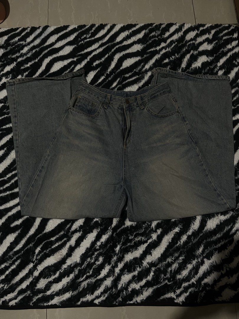 washed baggy pants (Category: Jeans) located in Manila. Submitted by badgalririi_ (Listing ID 1460018444, Image 2). Description: .