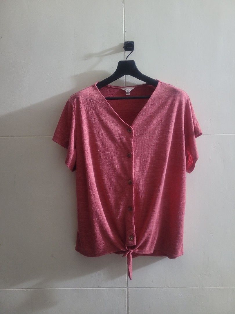 Weatherproof Vintage US Top (Category: Blouses) located in Los Banos. Submitted by lopecruz (Listing ID 1460032294, Image 2). Description: 26"armpit laid flat 26"length like new L to XL Dark Pomelo.