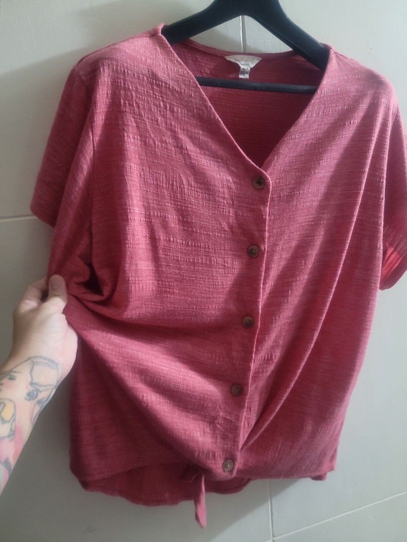 Weatherproof Vintage US Top (Category: Blouses) located in Los Banos. Submitted by lopecruz (Listing ID 1460032294, Image 3). Description: 26"armpit laid flat 26"length like new L to XL Dark Pomelo.