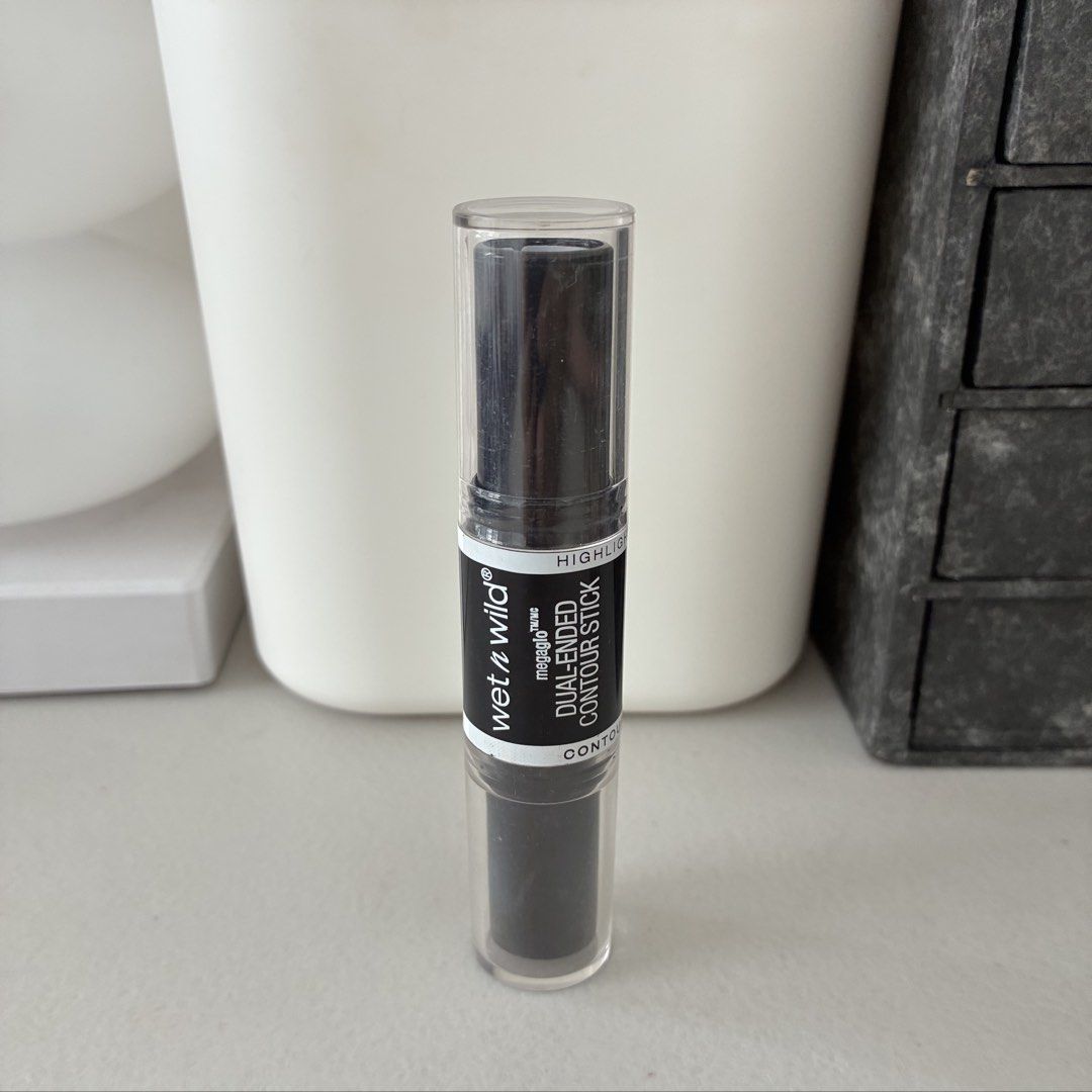Wet n Wild Dual Ended Contour Stick (Category: Makeup) located in Manila. Submitted by gabasta998 (Listing ID 1459949513, Image 1). Description: 90%.