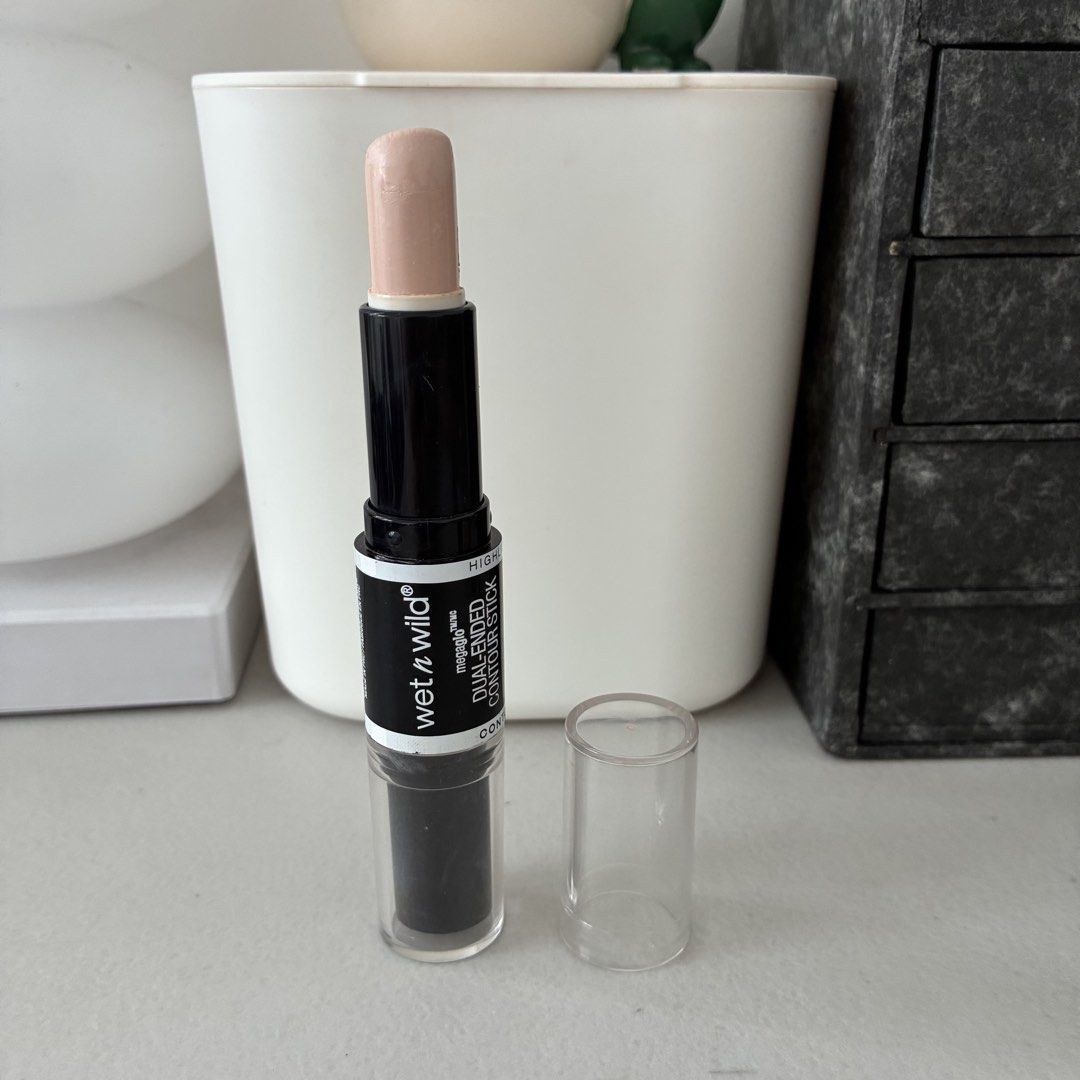 Wet n Wild Dual Ended Contour Stick (Category: Makeup) located in Manila. Submitted by gabasta998 (Listing ID 1459949513, Image 2). Description: 90%.