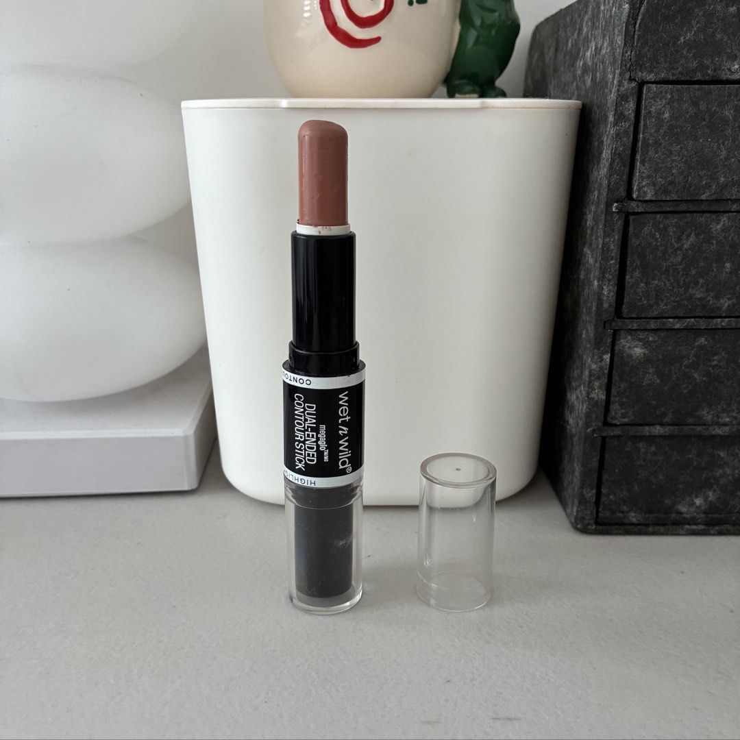 Wet n Wild Dual Ended Contour Stick (Category: Makeup) located in Manila. Submitted by gabasta998 (Listing ID 1459949513, Image 3). Description: 90%.