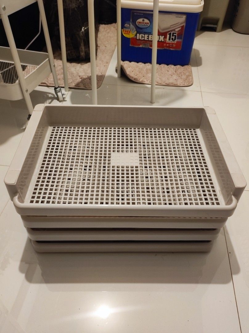 White 4-Tier Plastic Storage Rack with Shelves (Category: Shelves, Cabinets & Racks) located in Manila. Submitted by airen2906 (Listing ID 1459966227, Image 2). Description: rfs: bumili bagong gamit and wala ng space mod: lalamove (cod sf) mop: gcash.