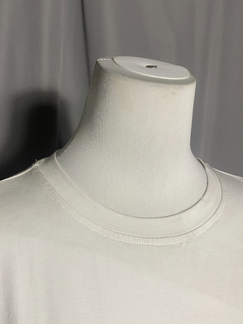 White Abstract Graffiti Oversized Tee (Category: Shirts) located in Las Pinas. Submitted by ipickyou (Listing ID 1459977970, Image 3). Description: Unwashed Condition: 10/10 𝗠𝗲𝗮𝘀𝘂𝗿𝗲𝗺𝗲𝗻𝘁𝘀 𝘄𝗵𝗲𝗻 𝗹𝗮𝗶𝗱 𝗳𝗹𝗮𝘁: -Free Size -Width: 26” -Length: 21 1/2” .