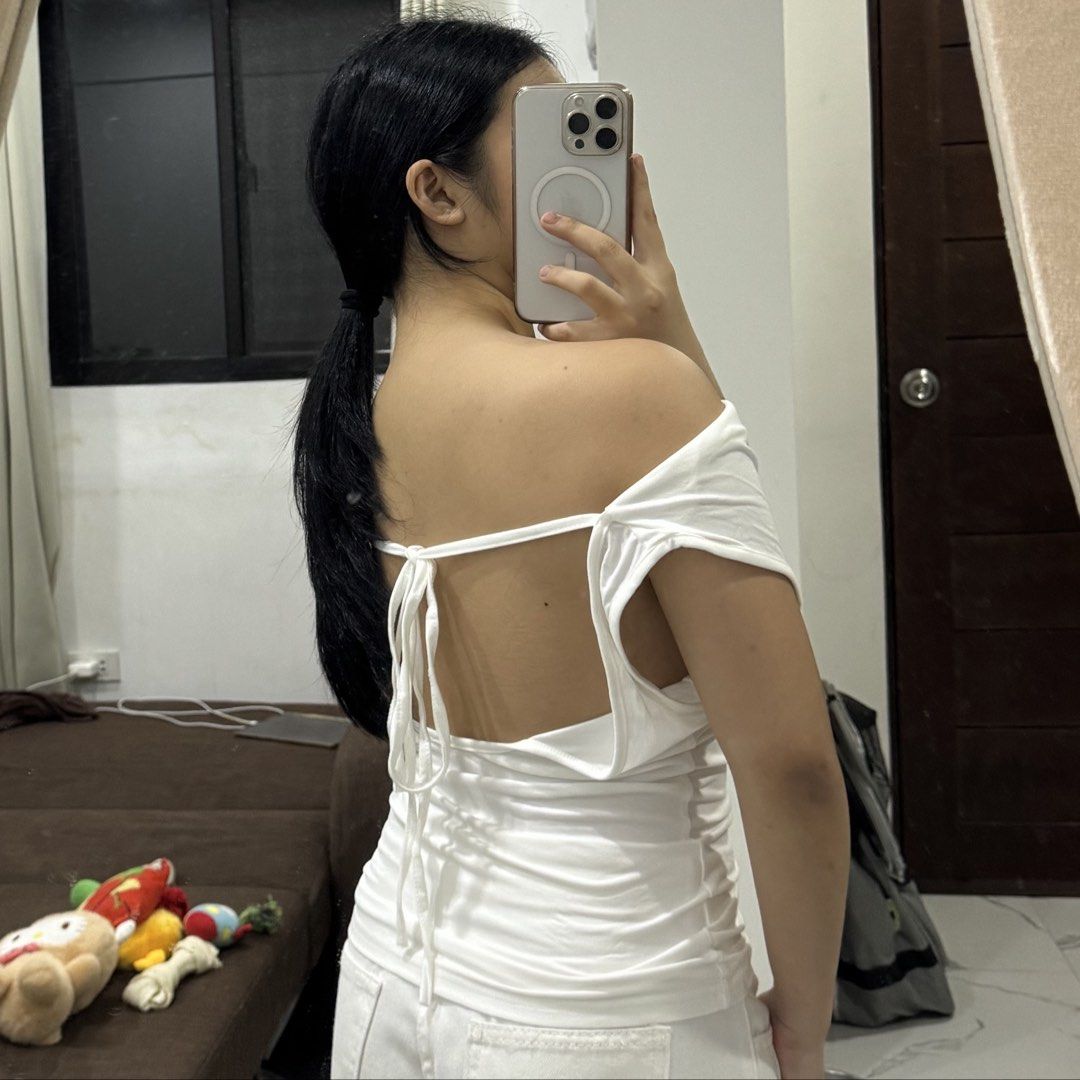 White Asymmetrical Top (Category: Others Tops) located in Las Pinas. Submitted by mi.cha (Listing ID 1460098027, Image 3). Description: - Never used, just tried it on Size: S on tag, fits XS - S frames.