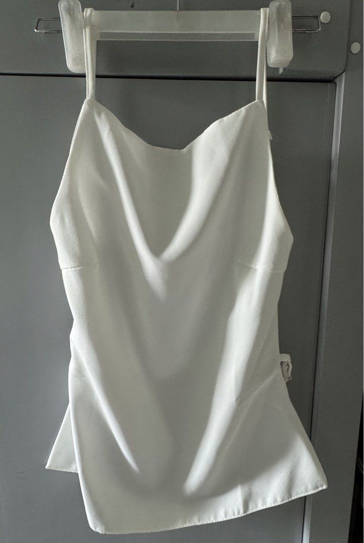 WHITE BACKLESS SQUARE NECK TOP (Category: Others Tops) located in Quezon City. Submitted by reirei.08 (Listing ID 1459930091, Image 2). Description: - Quality: Never worn fitted only. - Thin white fabric. Perfect for night outs or summer. - RFS: Wrong size SF is to be shouldered by buyer..