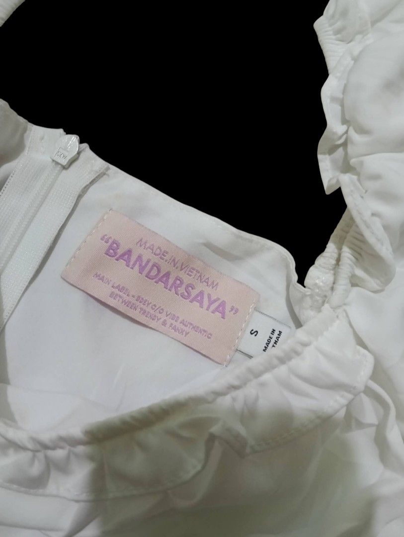 White Branded Puff Sleeve Dress (Category: Dresses) located in Manila. Submitted by rarefindsgallery (Listing ID 1459946500, Image 2). Description: White Puff Sleeve Dress Brand : Bandarsaya ( Made in Vietnam) Made of high quality fabric.