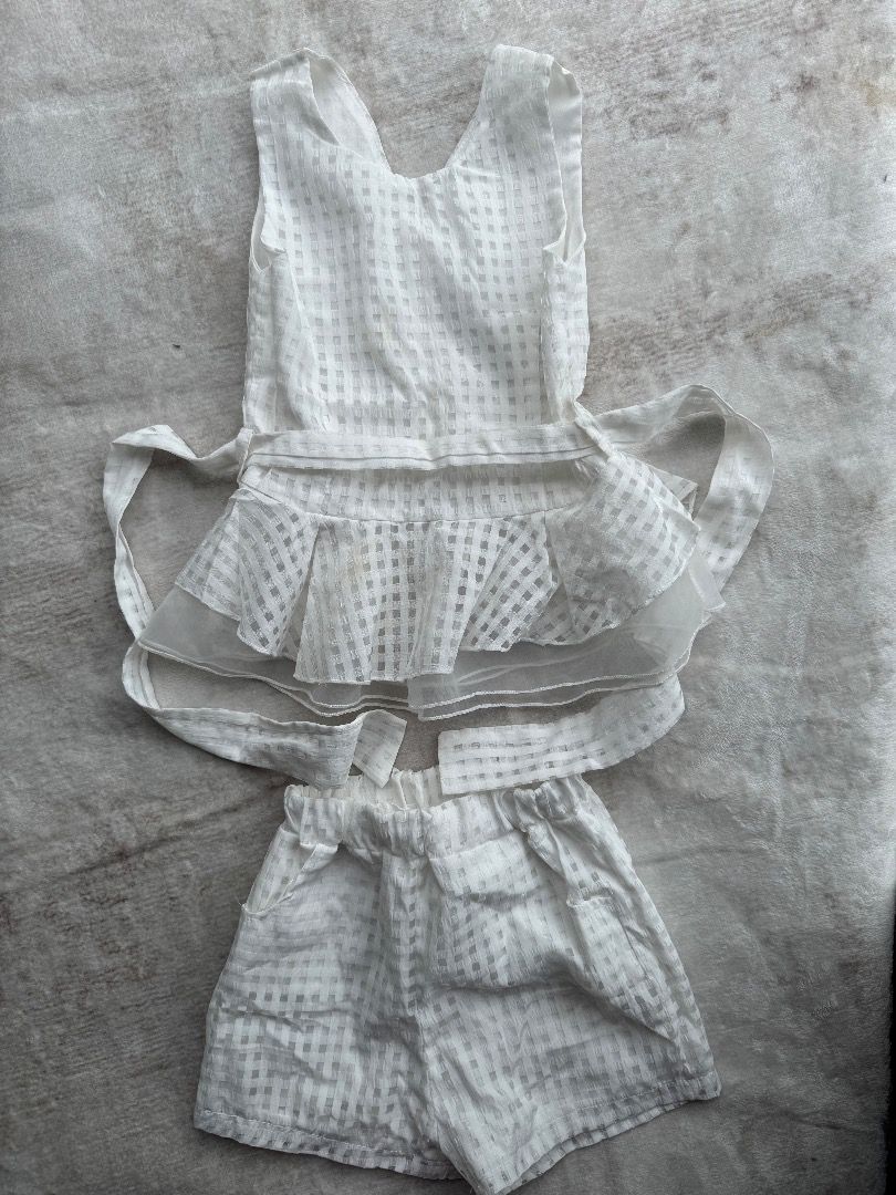 White coordinates (Category: Babies & Kids Fashion) located in Caloocan City. Submitted by eogg30 (Listing ID 1460071783, Image 1). Description: .