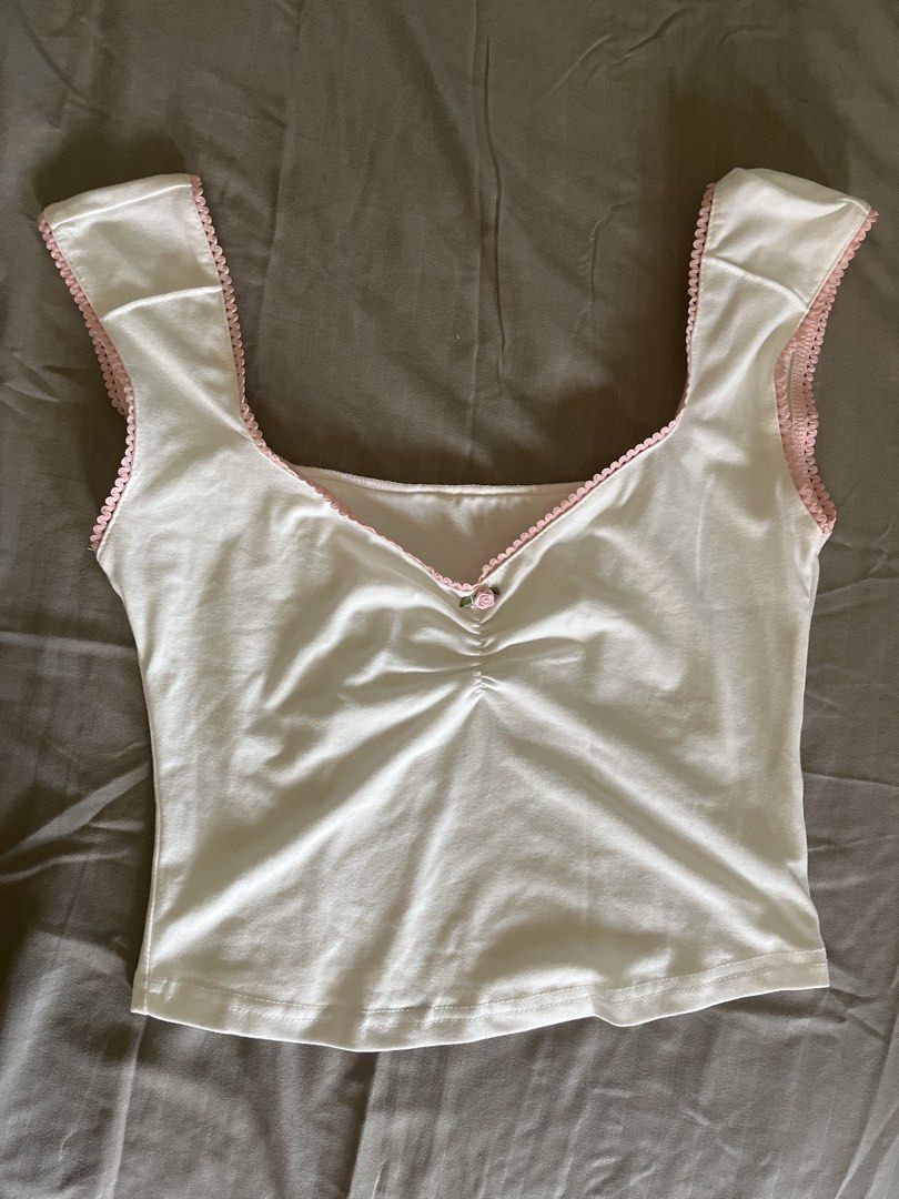 White Crop Top with Pink Trim (Category: Others Tops) located in Quezon City. Submitted by owlettereads (Listing ID 1459983981, Image 1). Description: cute white crop top, never worn Location: Quezon City MOP: GCash/Maribank/BPI/UB MOD: lalamove or J&T .