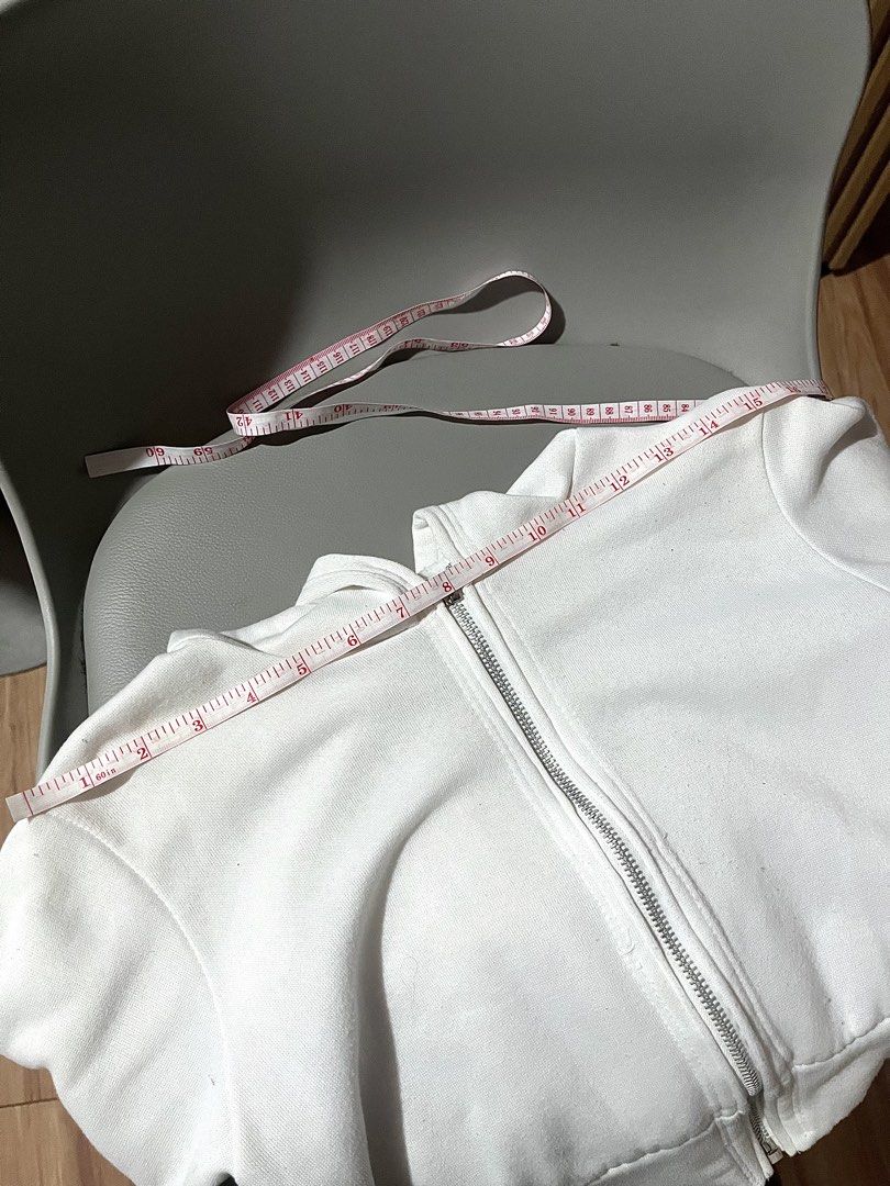 White Cropped Zip-Up Hoodie (Category: Coats, Jackets and Outerwear) located in Subic. Submitted by httpsuflea (Listing ID 1460101474, Image 2). Description: - rfs: declutterring.