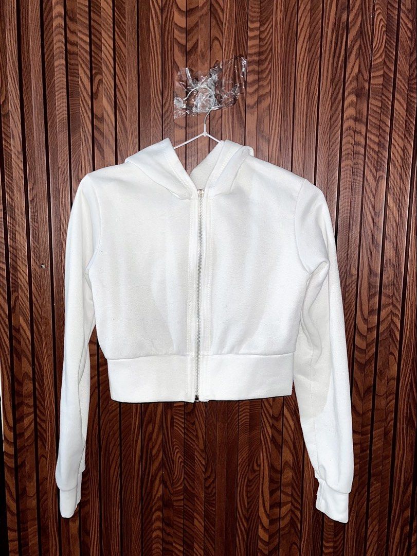 White Cropped Zip-Up Hoodie (Category: Coats, Jackets and Outerwear) located in Subic. Submitted by httpsuflea (Listing ID 1460101474, Image 1). Description: - rfs: declutterring.