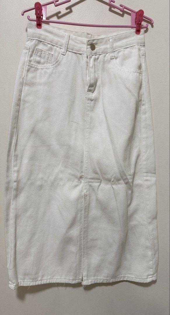 White denim high waisted midi skirt (Category: Skirts) located in Quezon City. Submitted by clothe.kr (Listing ID 1460053136, Image 2). Description: Used once Shop says M (45-50kg) .