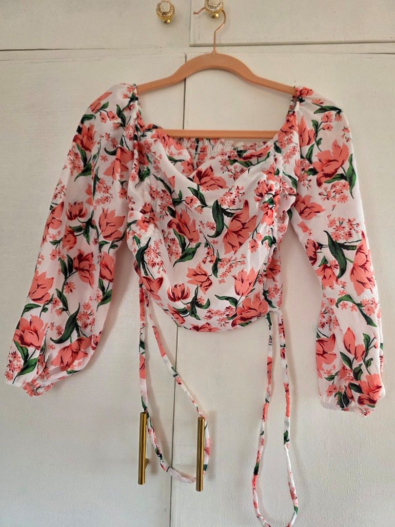 White Floral Print Crop Top with Tie Front (Category: Blouses) located in Las Pinas. Submitted by janellskieee11 (Listing ID 1459942154, Image 1). Description: - White crop top - Pretty pink and green floral print - Long puff sleeves - Lightweight and flowy fabric never been used.