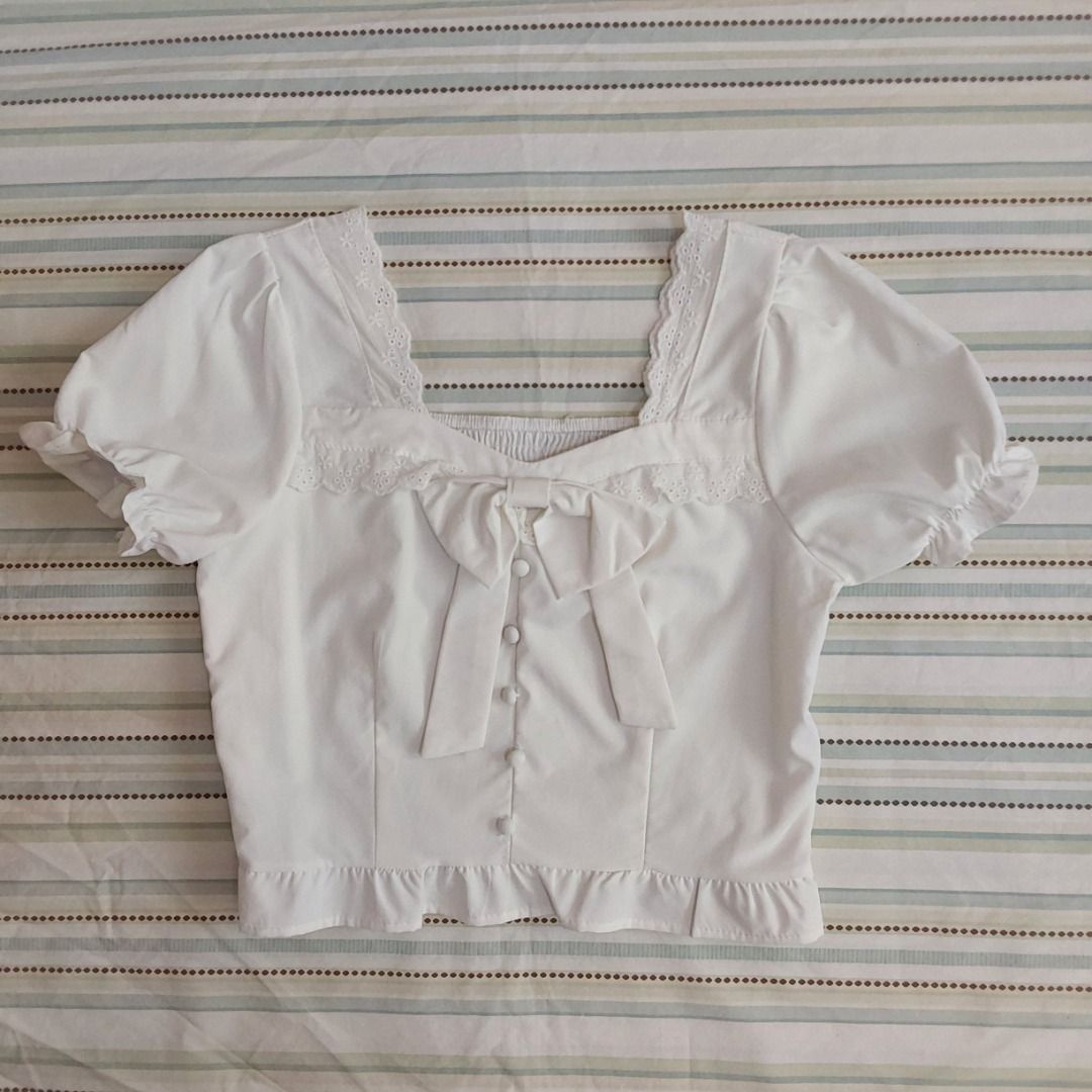 White puff sleeve with bow (Category: Blouses) located in Magarao. Submitted by cinabonthrifts (Listing ID 1460078860, Image 1). Description: Size: s-m MOP: Gcash MOD: Jnt.