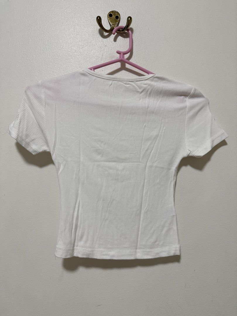 White Ribbed Cropped T-shirt (Category: Shirts) located in Quezon City. Submitted by clothe.kr (Listing ID 1460046709, Image 2). Description: .