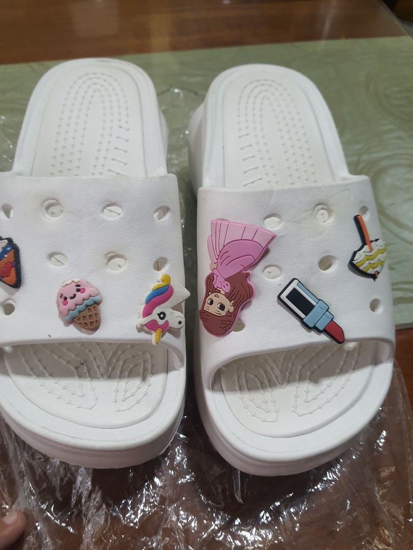 White Slides with Charms - Size 37 (Category: Slippers and slides) located in Quezon City. Submitted by shebesande (Listing ID 1460103204, Image 2). Description: - White slides with adorable charms (unicorn, ice cream, princess) - Size 37 - Textured sole for enhanced grip - Ideal for casual outings or beach days - Made in China.