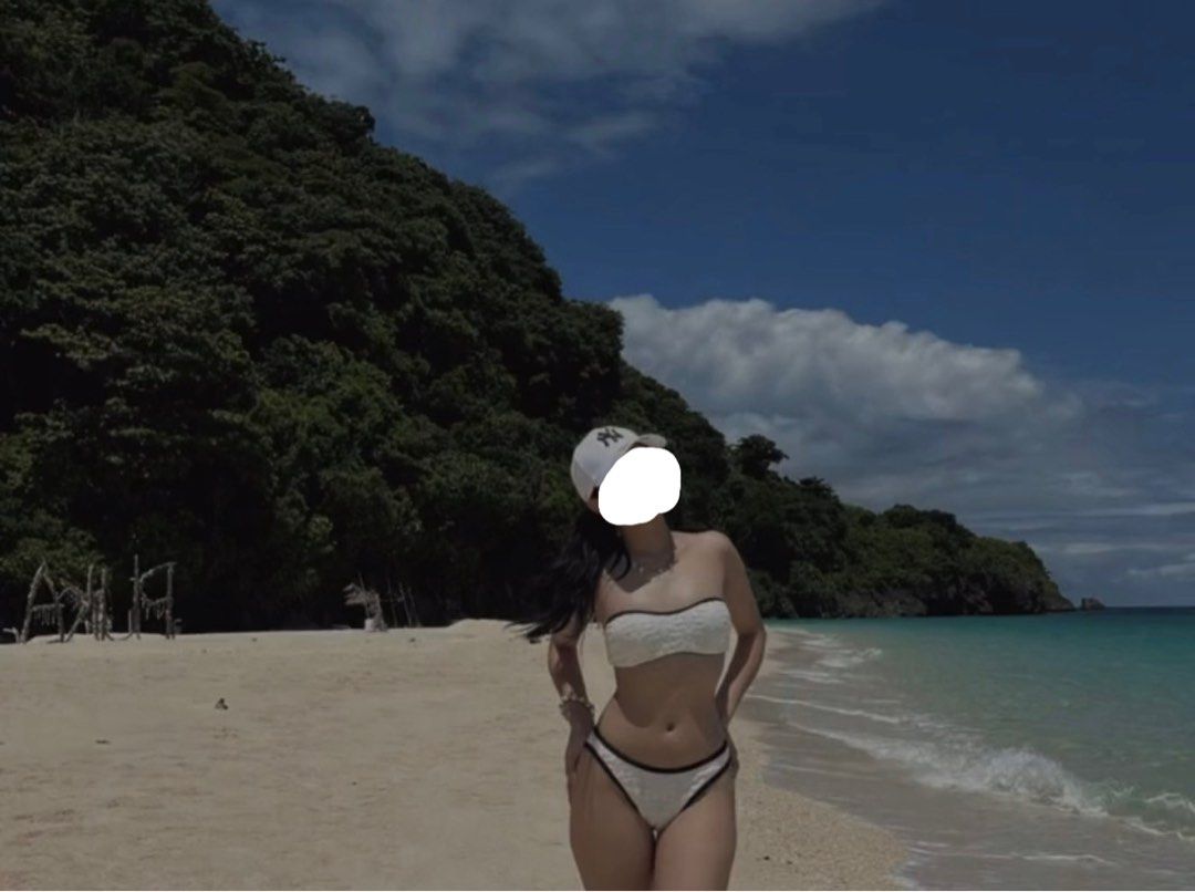 White Textured Strapless Bikini with Black Trim (Category: Bikinis & Swimsuits) located in Cebu City. Submitted by zarizariii___ (Listing ID 1460092842, Image 3). Description: Adorable white bikini i wore in Bora!.