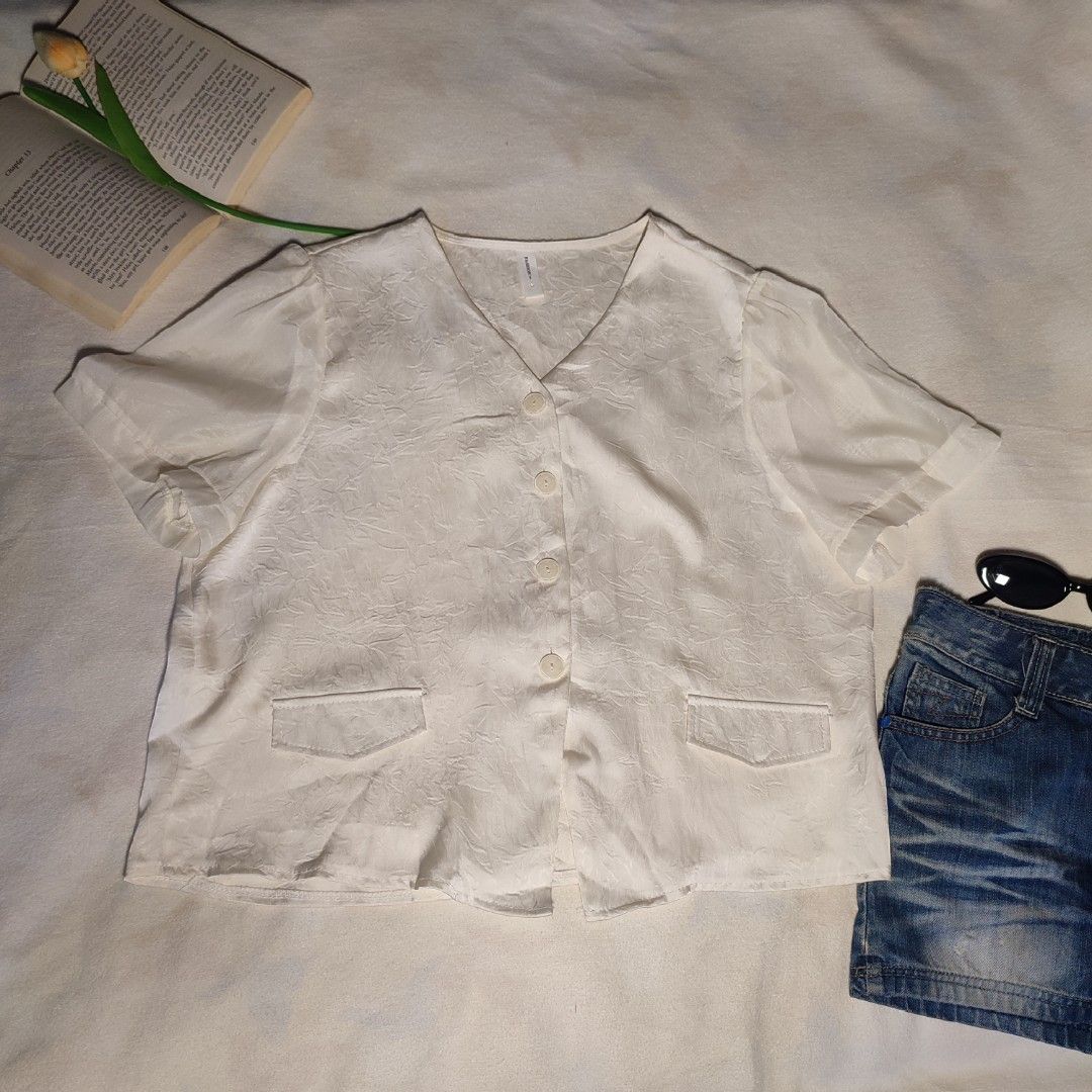 White Textured V-Neck Button-Up Short Sleeve Blouse (Category: Blouses) located in Antipolo. Submitted by _lovedbychie (Listing ID 1460028407, Image 1). Description: 🌸 Size: M - Semi L 🌸 Bust: 34" -36" • Length: 21" 🌸 MOP: Gcash / Maribank (payment first) 🌸 MOD: J&T / Lalamove Message me for more info!.
