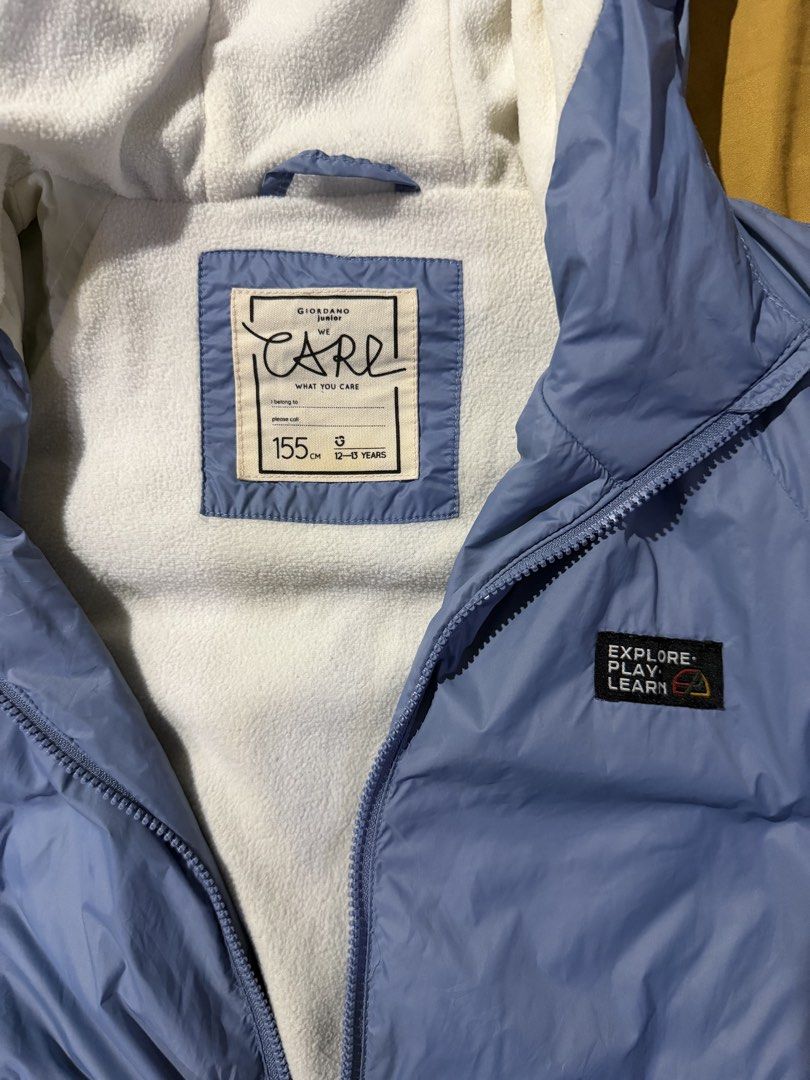 Windbreaker Jacket Blue Colorblock (Category: Coats, Jackets and Outerwear) located in Mandaluyong City. Submitted by xela.tings (Listing ID 1460017326, Image 2). Description: Colorblock design Hooded with full zip closure White fleece inner lining Can fit size XS-S (check pics for measurements).