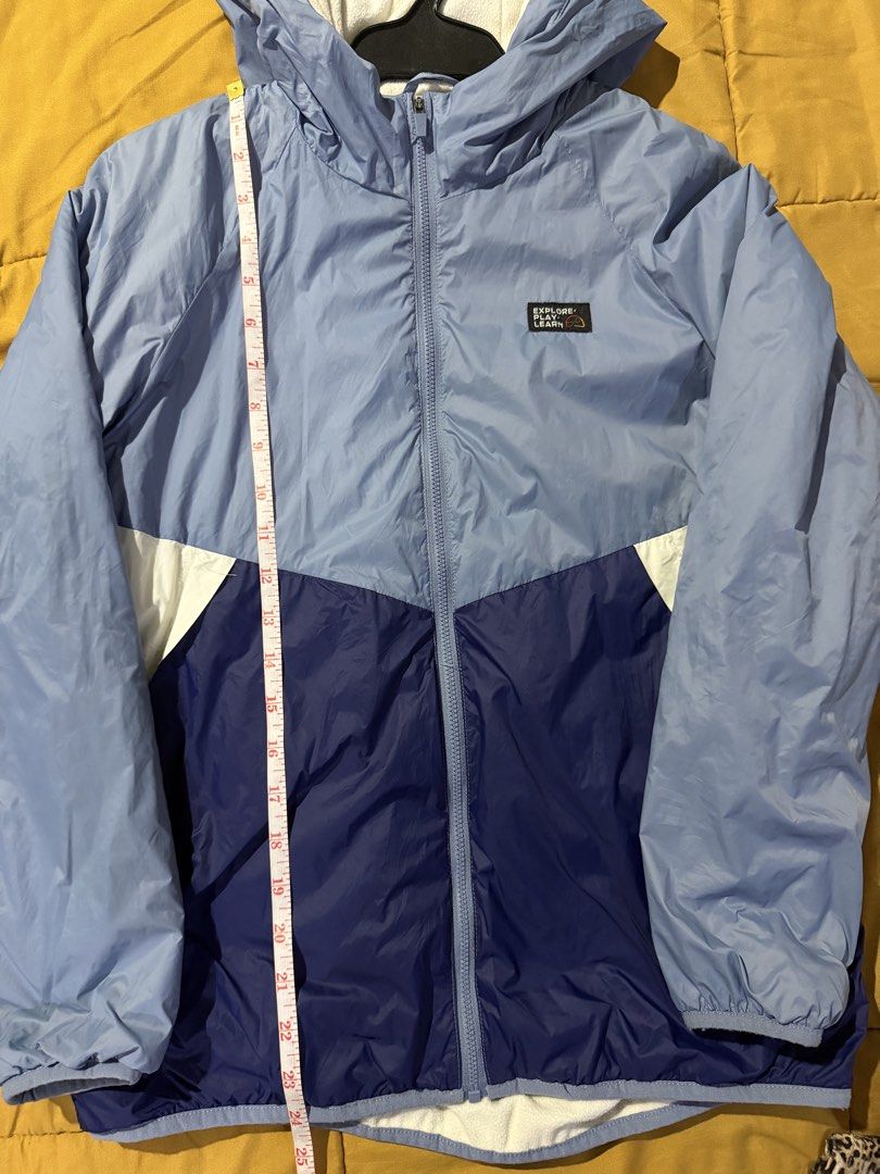 Windbreaker Jacket Blue Colorblock (Category: Coats, Jackets and Outerwear) located in Mandaluyong City. Submitted by xela.tings (Listing ID 1460017326, Image 3). Description: Colorblock design Hooded with full zip closure White fleece inner lining Can fit size XS-S (check pics for measurements).