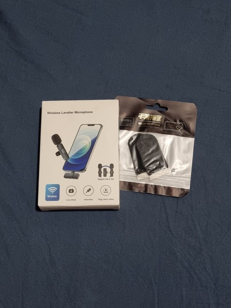 Wireless Microphone for iPhone/Android Vlogging and Voice Recording Accessories (Category: Microphones) located in Manila. Submitted by achi67 (Listing ID 1460047587, Image 1). Description: -FREE finger sleeve - USB Type C - for vlogging, interviews, and live streams - Plug and play setup - Compatible with android or apple device Bagong bago never been used RFS: Natambak lang sa drawer Meet up: Nearby Sampaloc Manila Grab/ Lalamove: SF shouldered