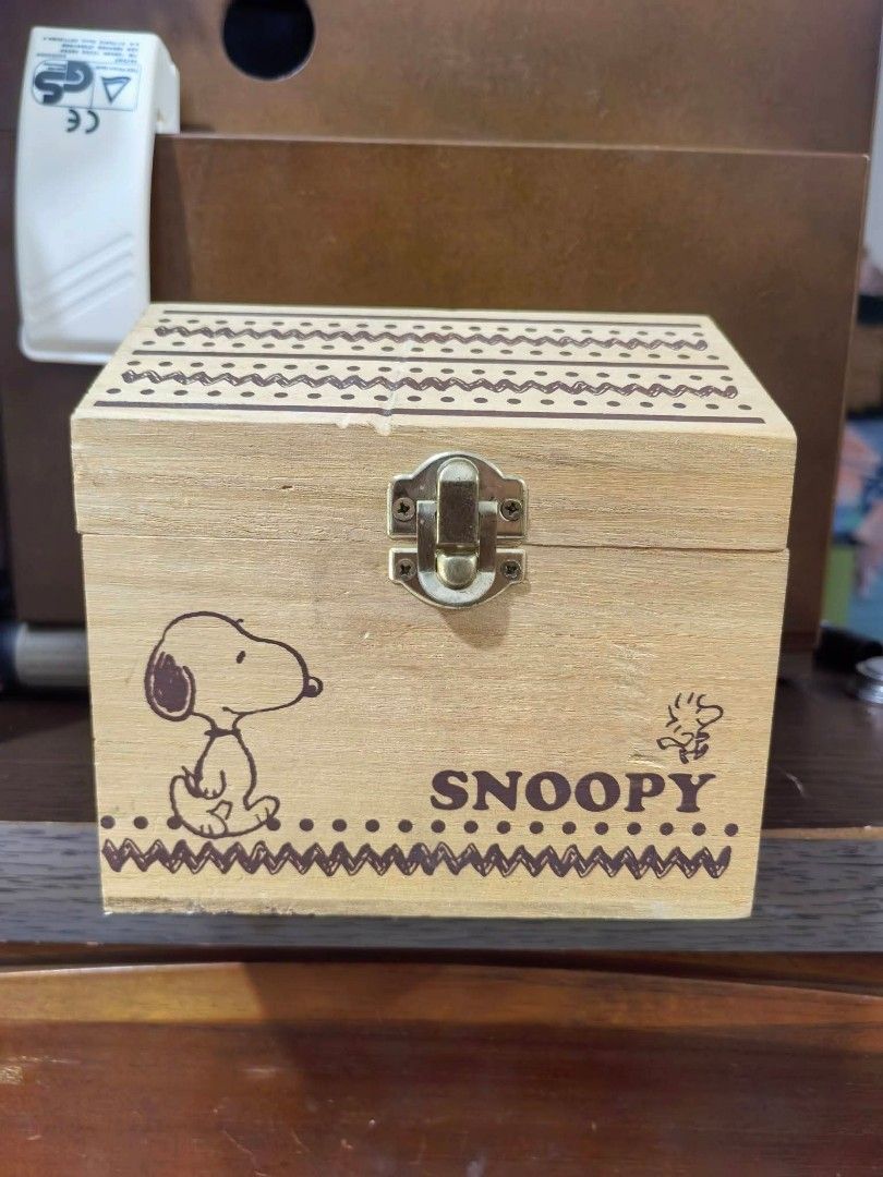Wood Storage Box - Peanuts (Category: Accessory Holder, Box & Organizers) located in Cebu City. Submitted by dudes_villanueva (Listing ID 1459941711, Image 1). Description: Wood Storage Box - Peanuts 📌 Featuring an engraved illustration of Snoopy and the Peanuts logo on the front. 📌 In excellent condition. L5.25xW4.9xH5 in.