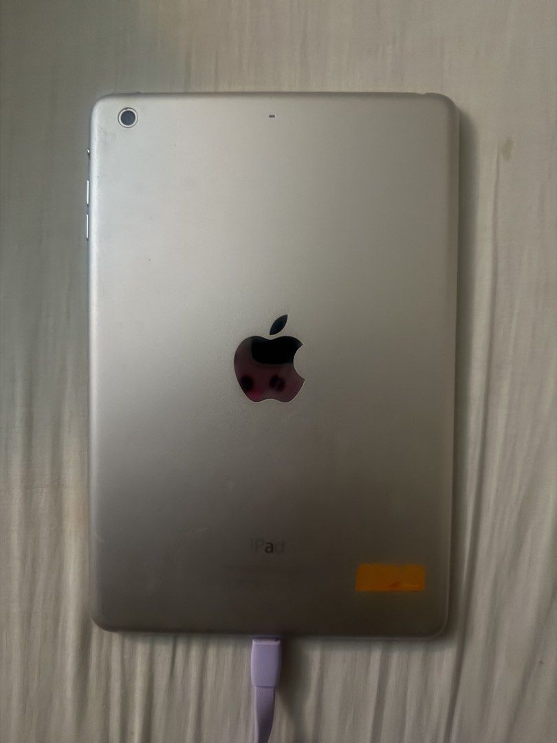 Working Ipad Mini 2 (Category: iPad) located in Manila. Submitted by declutteredroams (Listing ID 1460099007, Image 2). Description: - may free case - ask me if want ng additional details. RFS: Tambak nalang sa bahay, hindi na ginagamit. Please note that this is an old gadget, will not accept returns or anything like that. PRICE IS NEGOTIABLE. This is my moms old ipad. She only uses this to play candy crush dati pero nagkaron siya bago so natamba