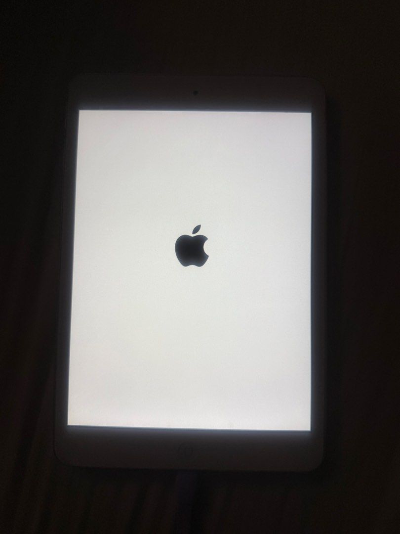 Working Ipad Mini 2 (Category: iPad) located in Manila. Submitted by declutteredroams (Listing ID 1460099007, Image 3). Description: - may free case - ask me if want ng additional details. RFS: Tambak nalang sa bahay, hindi na ginagamit. Please note that this is an old gadget, will not accept returns or anything like that. PRICE IS NEGOTIABLE. This is my moms old ipad. She only uses this to play candy crush dati pero nagkaron siya bago so natamba