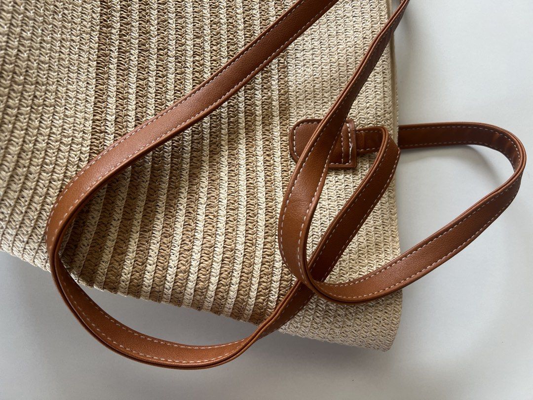 Woven Straw Bag from Bangkok (Category: Shoulder Bags) located in Santiago. Submitted by riceavllnz (Listing ID 1459974765, Image 3). Description: Handwoven straw shoulder bag from Bangkok Never used.