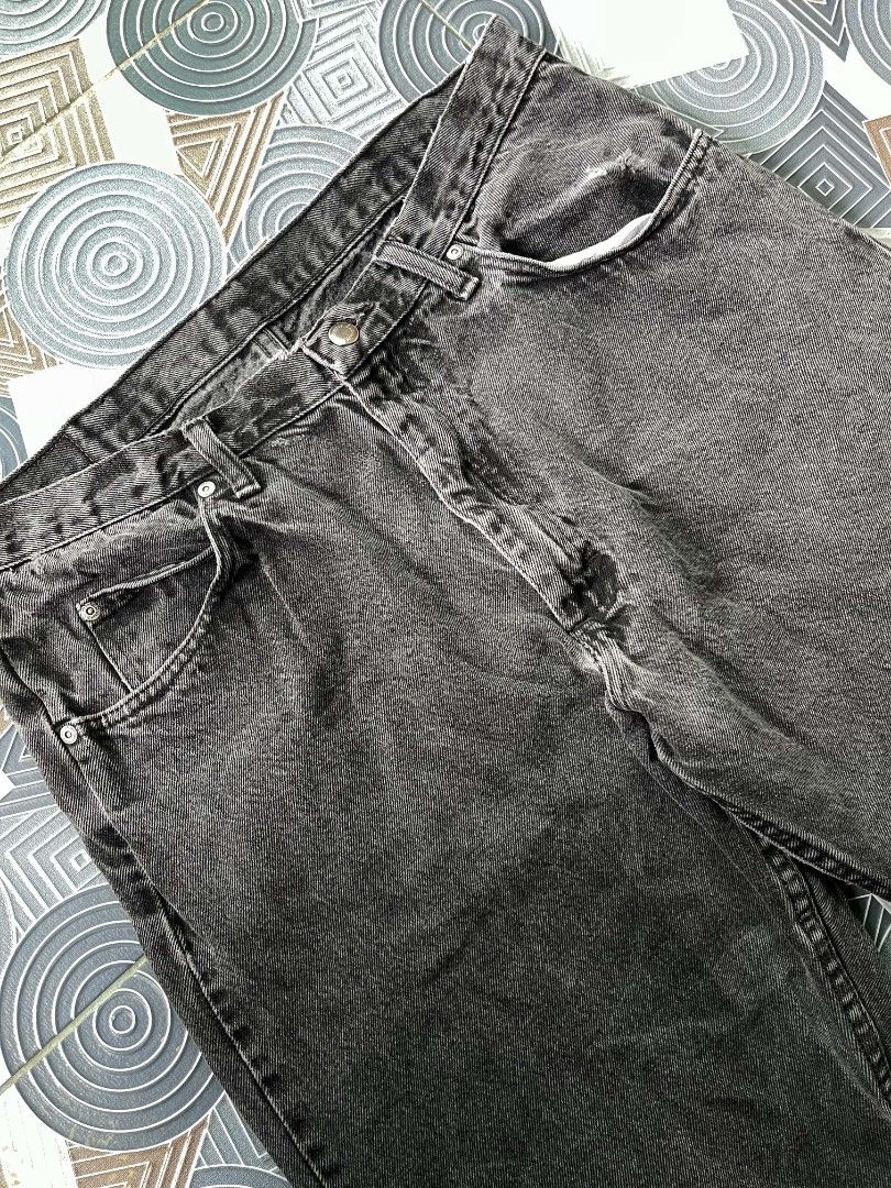 Wrangler Stone Washed Black Denim Jeans (Category: Jeans) located in Tayug. Submitted by pabilidamitngpatay (Listing ID 1460043746, Image 3). Description: Wrangler Stone Washed Black Denim Jeans 36 waist 42 length 8.5 leg opening .