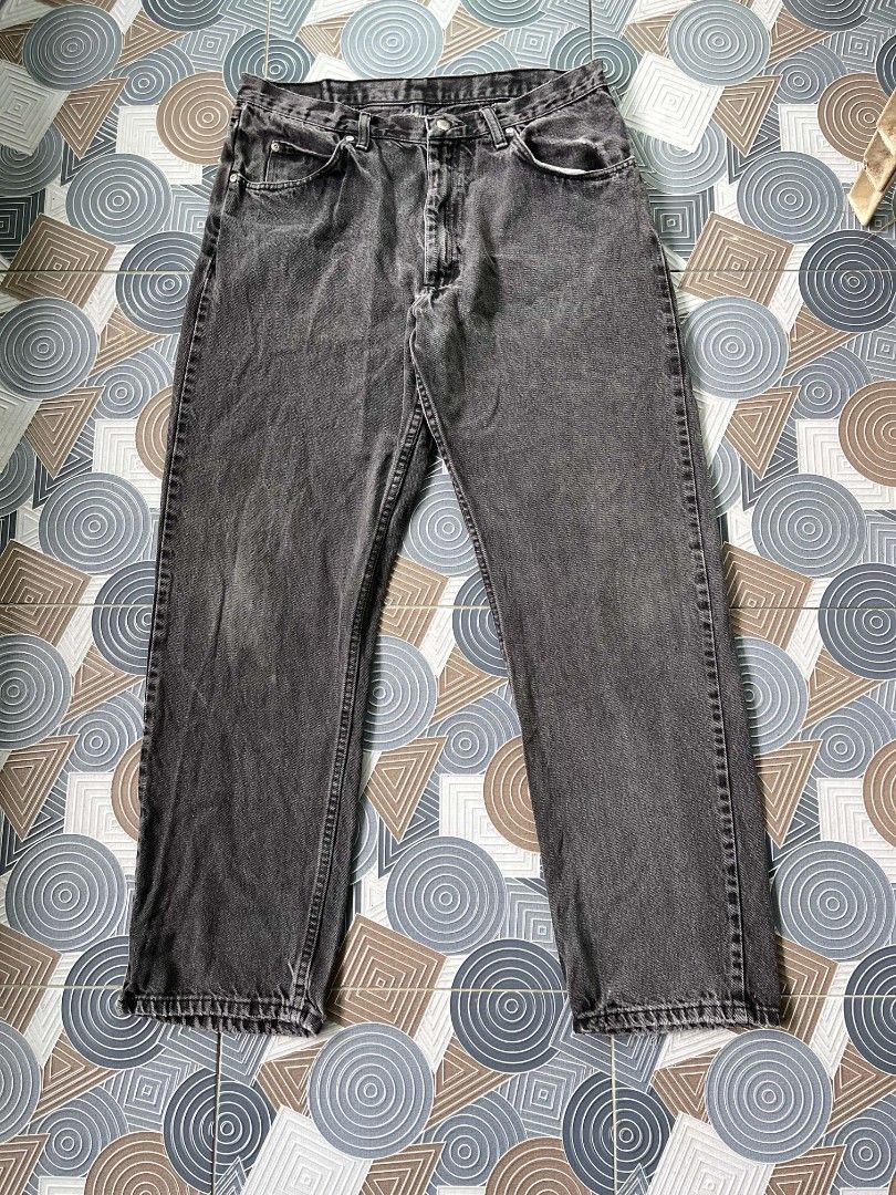 Wrangler Stone Washed Black Denim Jeans (Category: Jeans) located in Tayug. Submitted by pabilidamitngpatay (Listing ID 1460043746, Image 1). Description: Wrangler Stone Washed Black Denim Jeans 36 waist 42 length 8.5 leg opening .