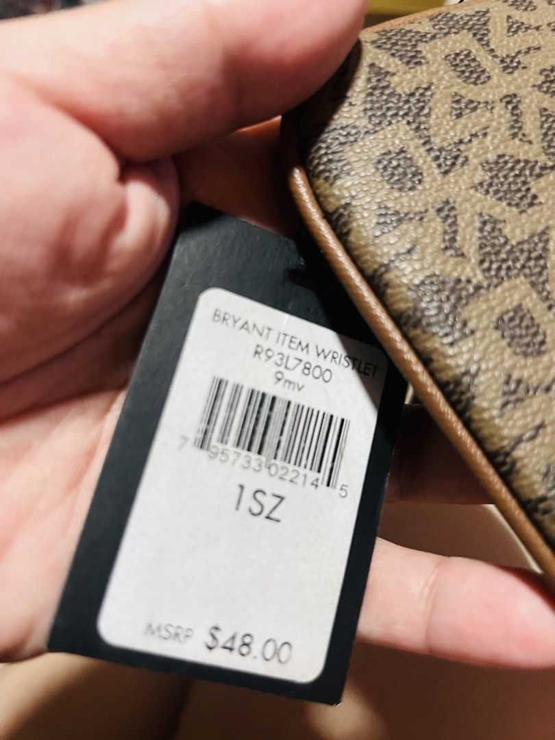 Wristlet DKNY Free SF manila (Category: Wallets & Card holders) located in Manila. Submitted by gee0505 (Listing ID 1459951626, Image 3). Description: Bnew never been used . 3k plus srp ..