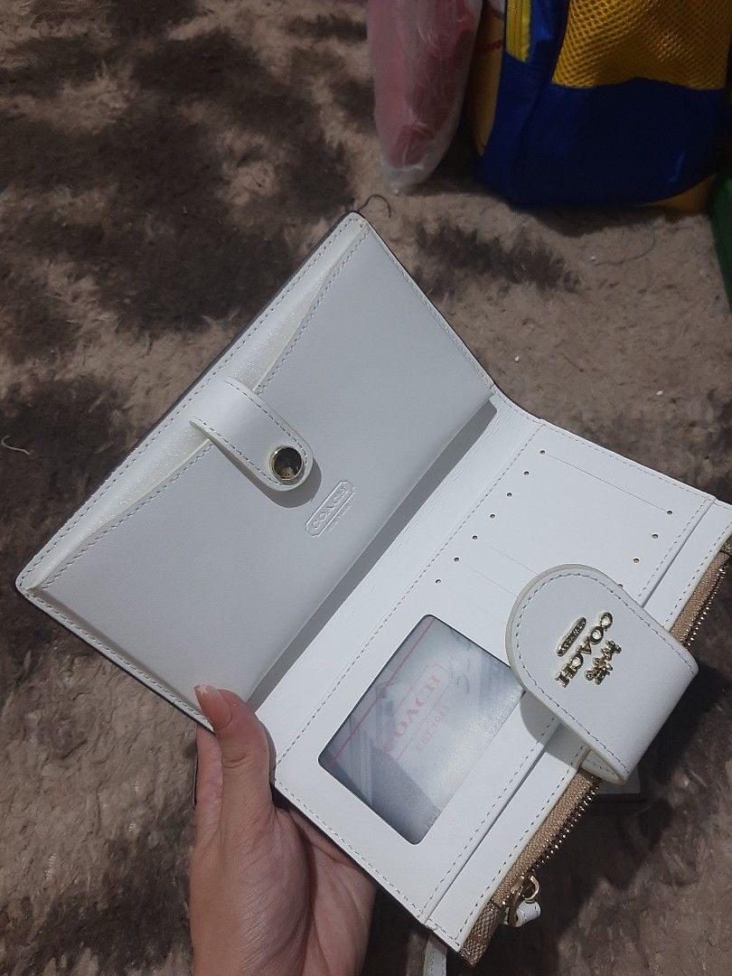 Wristlet Wallet (Category: Wallets & Card holders) located in Davao. Submitted by nisa_chan04 (Listing ID 1460077292, Image 2). Description: -Apricot with logo design, white interior -Got a phone pocket and photo slot -Zipper closure for coins and card slots -Comes with box -Medium size wallet.