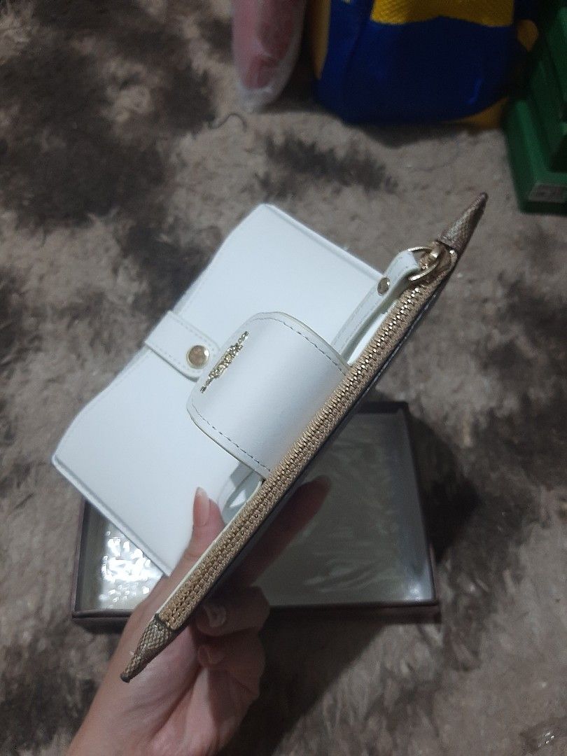 Wristlet Wallet (Category: Wallets & Card holders) located in Davao. Submitted by nisa_chan04 (Listing ID 1460077292, Image 3). Description: -Apricot with logo design, white interior -Got a phone pocket and photo slot -Zipper closure for coins and card slots -Comes with box -Medium size wallet.