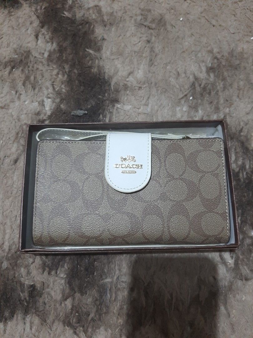 Wristlet Wallet (Category: Wallets & Card holders) located in Davao. Submitted by nisa_chan04 (Listing ID 1460077292, Image 1). Description: -Apricot with logo design, white interior -Got a phone pocket and photo slot -Zipper closure for coins and card slots -Comes with box -Medium size wallet.