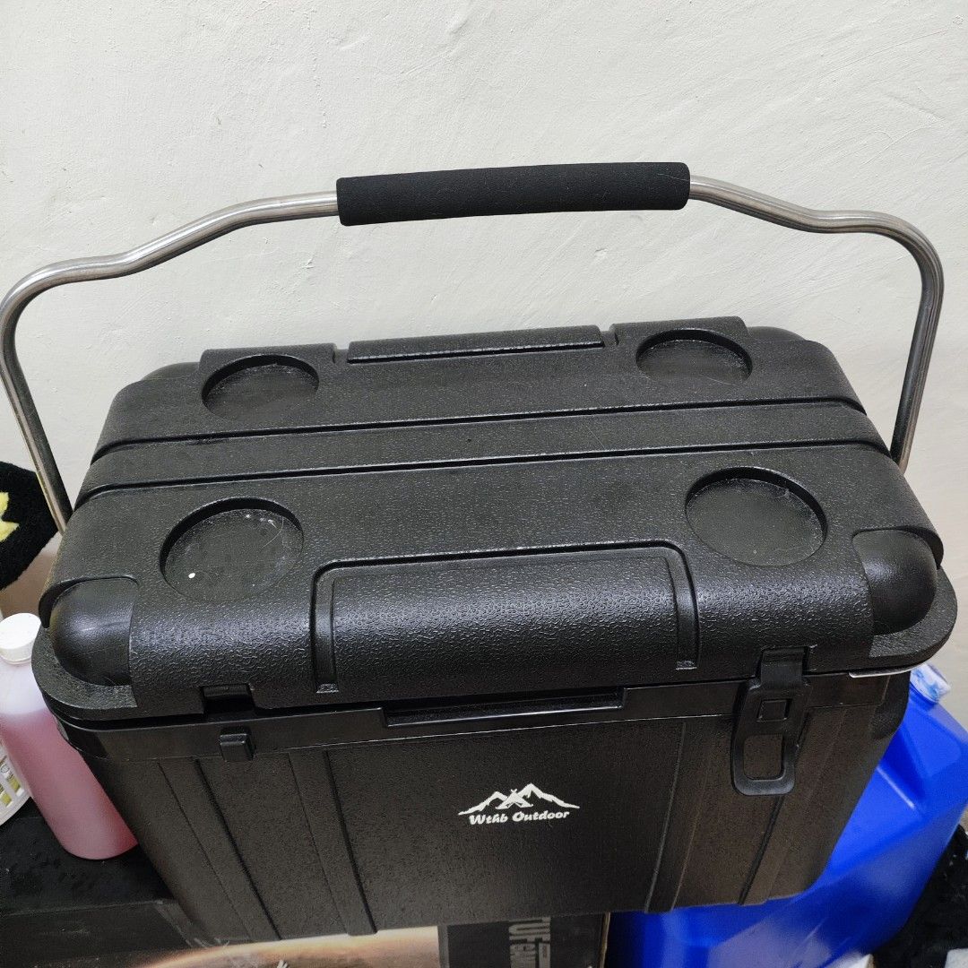 wthb ice cooler / storage box 8L (Category: Food Organization & Storage) located in Santa Rosa. Submitted by rusalkascottage (Listing ID 1460044934, Image 2). Description: bought @2k+ sa shpee bnew pero no box na po sinira na ng pusa ko 😆😆 pero never nagamit toooo! 🫶🙏.
