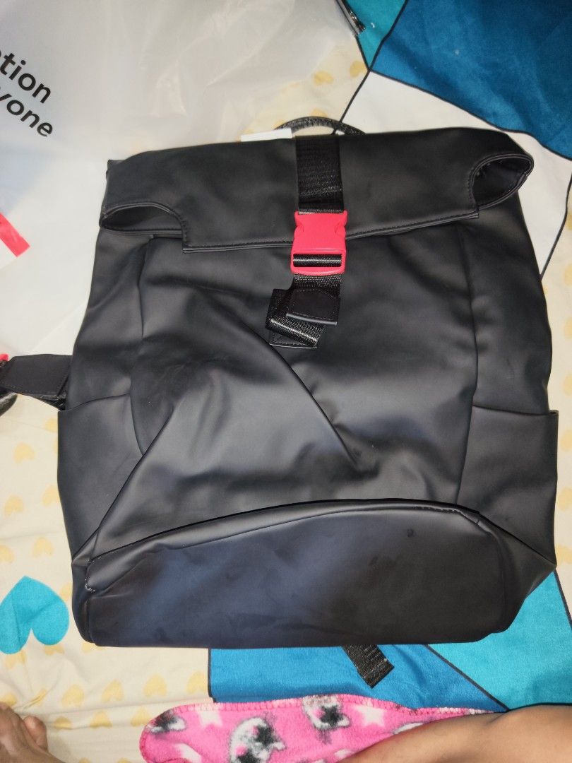 Xiaomi Mi Backpack (Category: Backpacks) located in Paranaque City. Submitted by cesca_samut_sari (Listing ID 1459927243, Image 1). Description: - Stylish black roll-top backpack - Made from durable composite membrane material - Features a distinctive red buckle closure - Ideal for everyday use - Offers plenty of interior space Brand-new. Meetups : Eastwood Mall Quezon City(Weekdays) or Pure gold, San Isidro, Paranaque (weekend) Shipping:Yes(sf w
