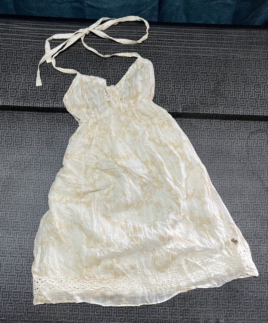 Y2K Abercrombie Tops (Category: Blouses) located in Davao. Submitted by rel18 (Listing ID 1459963688, Image 1). Description: Abercrombie Good condition XS -Small Best Fit .