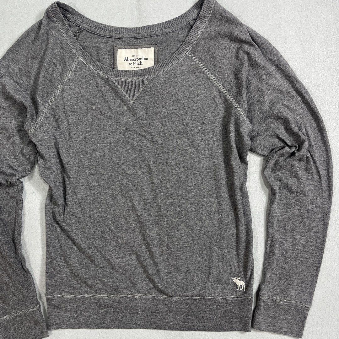 Y2k Abercrombie Womens (Category: Blouses) located in Nasugbu. Submitted by janstuffs_womens (Listing ID 1460082591, Image 2). Description: Y2k Abercrombie top XS on tag 17x22 dimes 300 only.