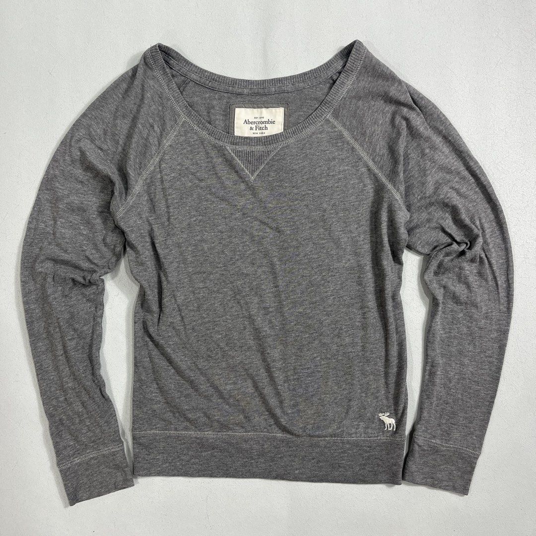 Y2k Abercrombie Womens (Category: Blouses) located in Nasugbu. Submitted by janstuffs_womens (Listing ID 1460082591, Image 1). Description: Y2k Abercrombie top XS on tag 17x22 dimes 300 only.