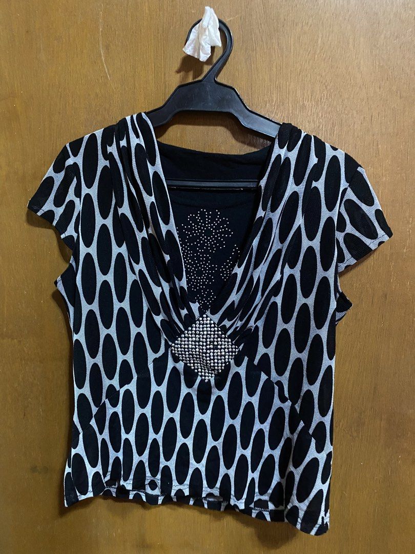 Y2K Black Gray Graphic Rhinestones Top (Category: Blouses) located in Pasig City. Submitted by rzziee (Listing ID 1459953460, Image 1). Description: Width: 15 in Length: 20 in M-L DM for when worn pics and more deets! *Color may vary due to lighting..
