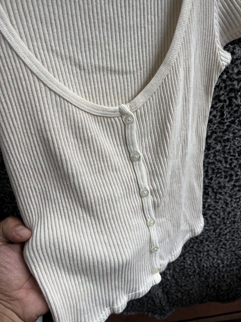 Y2K Brandy Melville Shirt | Size M (Category: Shirts) located in General Trias. Submitted by z_rchustlin.4 (Listing ID 1459921192, Image 2). Description: auth.