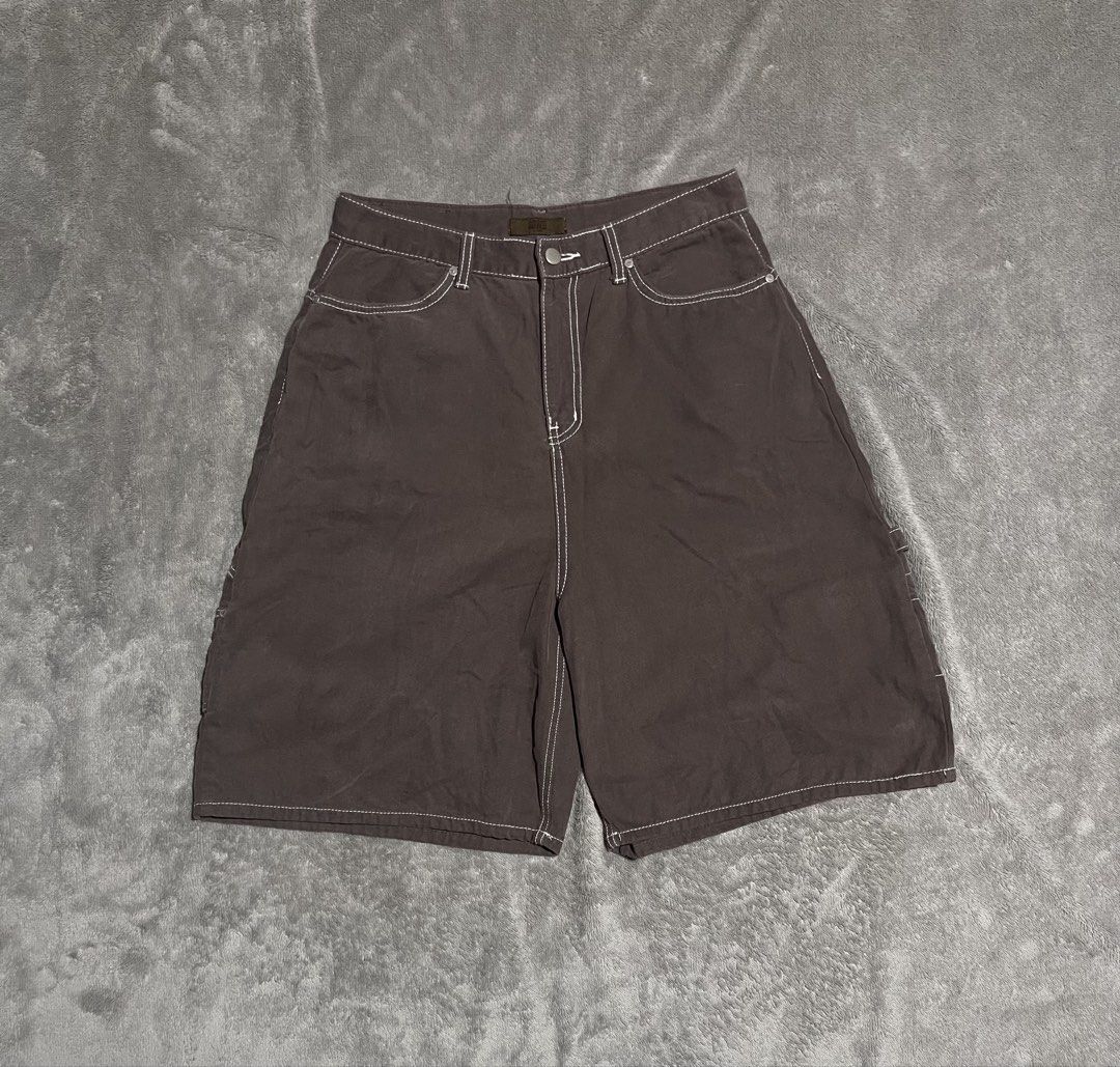 Y2K Carpenter Baggy Long Jorts (Category: Shorts) located in Davao. Submitted by batz11 (Listing ID 1460096013, Image 2). Description: Y2K CARPENTER BAGGY JORTS Condition: Excellent condition Color rate: 9.8/10 Dimensions: Size - 30 Length - 24 Hem - 14 NO ISSUE ❌ DAVAO CITY LOCATION 📍 CAN SHIP THRU J&T 🚚 DM IF INTERESTED 📥.