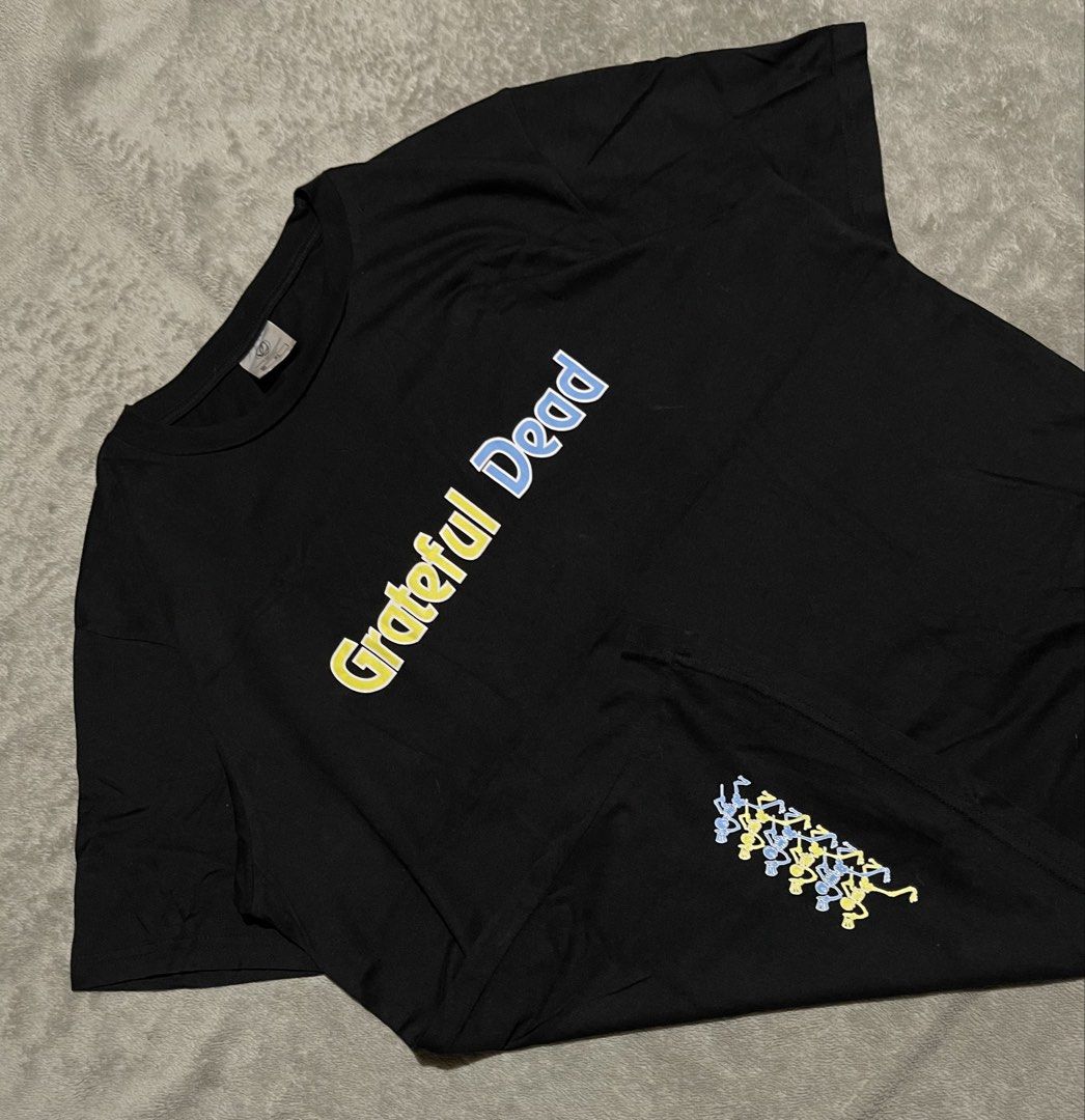 Y2K Grateful Dead band tee/ shirt (Category: Tshirts & Polo Shirts ) located in Davao. Submitted by batz11 (Listing ID 1460084618, Image 2). Description: GRATEFUL DEAD SHIRT Condition: Excellent condition Color rate: 10/10 Dimensions: 22 x 29 22 width/ 29 length NO ISSUE ❌ DAVAO CITY LOCATION📍 CAN SHIP THRU JNT 🚚 DM IF INTERESTED 📥 .