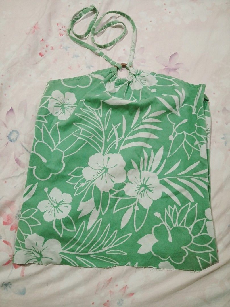 Y2k Green Haltor Top (Category: Shirts) located in Marikina City. Submitted by lulu.thrfts (Listing ID 1460005033, Image 1). Description: 🛍size:xs-s 🛍MOD:J&T 🛍MOP:Gcash 🛍Handmade!! so don't expect proffesional quality. may have loose threads, raw edges, etc..