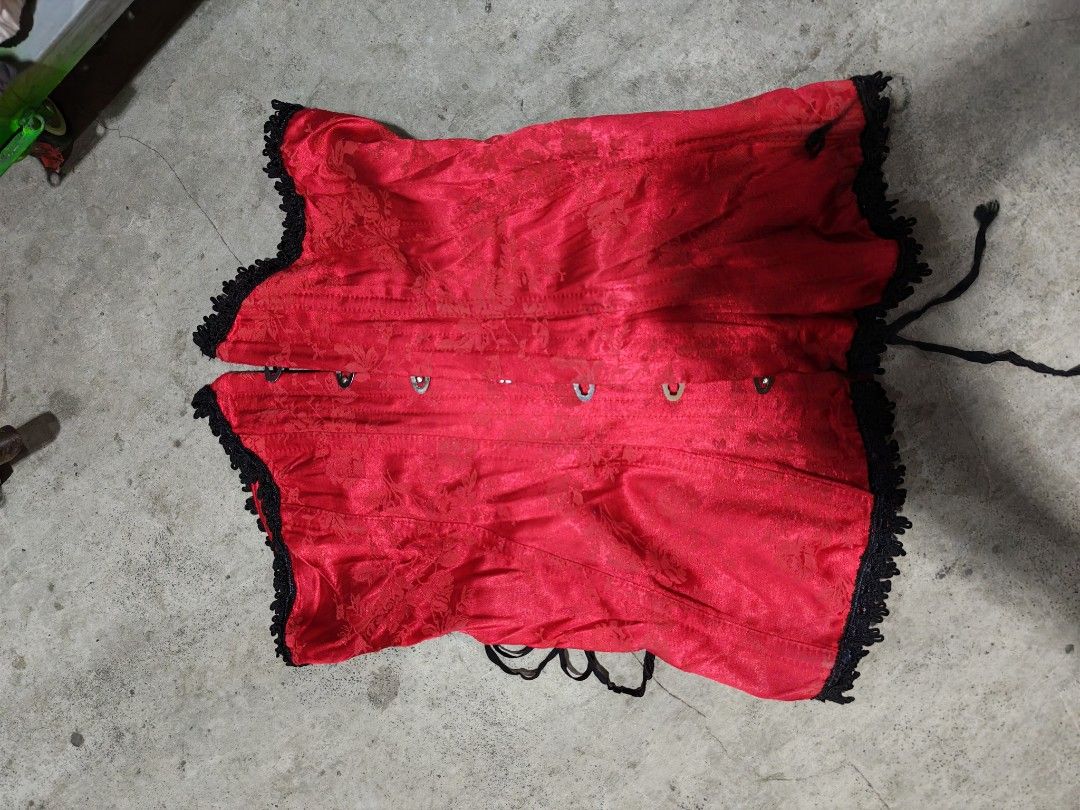 Y2K GRUNGE FOR WOMENS (Category: Others Tops) located in Pili. Submitted by janrypalmerodelima (Listing ID 1460079223, Image 2). Description: Y2K GRUNGE FOR WOMEN VERY GOOD CONDITION 10/10 COLOR RATE ISSUE SEE LAST PHOTO.