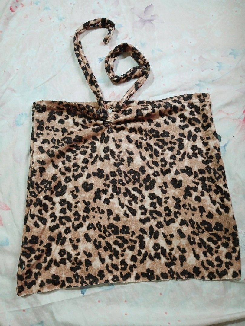 🛍Y2k Handmade Leopard Haltor Top (Category: Sleeveless) located in Marikina City. Submitted by lulu.thrfts (Listing ID 1460003997, Image 1). Description: 🛍size:xs-s 🛍MOD:J&T 🛍MOP:Gcash 🛍Handmade!! so don't expect proffesional quality. may have loose threads, raw edges, etc..